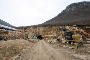 Punimet aktuale që tregojnë ndërtimin e tunelit ujësjellës dhe hidro-elektrik përmes Malit të Dajtit.