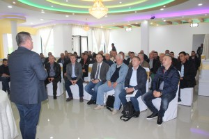 Gjatë dëgjesës publike me banorë të Arapajt për prezantimin e projektit.