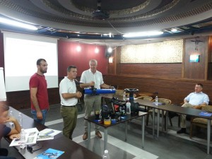 Z. Mentor Kadriaj, Adminsitrator i NT Mentori shpk dhe Z. Rych, duke prezantuar disa nga produktet e Friatec