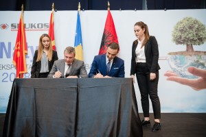 Ministri Gjknuri and Ministri Lluka duke nënshkruar Memorandumin e Mirëkuptimit Foto nga Konferenca dhe Ekspozita e Përbashkët Ballkanike